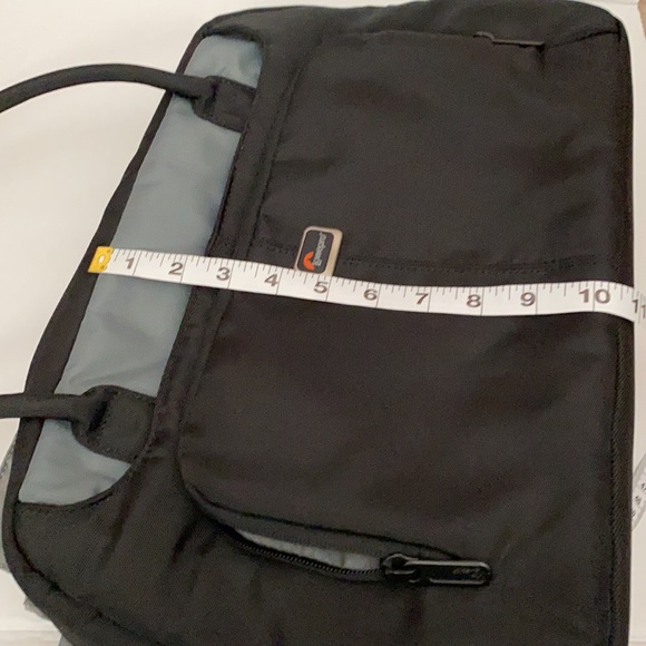 Lowepro laptop bag. - Picture 8 of 8